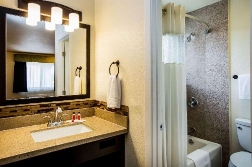 Days Inn by Wyndham Monterey Downtown image 3