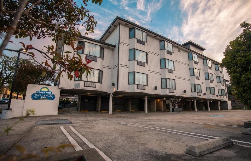 Days Inn by Wyndham Monterey Downtown image 7